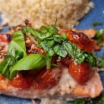 Łosoś pieczony z pomidorkami i parmezanem z Air Fryer