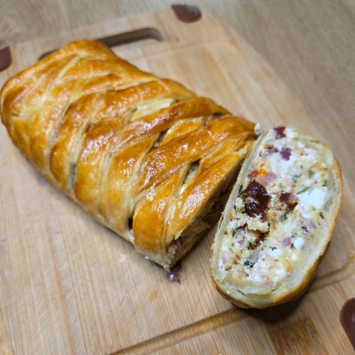 Warkocz z ciasta francuskiego z nadzieniem z sera feta z Air Fryer