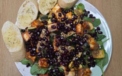 Sałatka z halloumi i pieczoną cukinią z Air Fryer