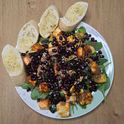 Sałatka z halloumi i pieczoną cukinią z Air Fryer