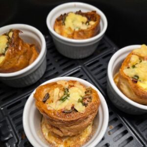 corissant z jajkiem i szynką z frytkownicy beztłuszczowej