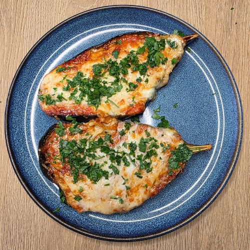 bakłażan nadziewany sosem pomidorowym i serem pieczony w air fryer