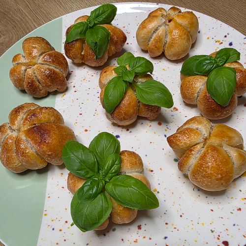 pizzerinki z gotowego ciasta w kształcie dyni z air fryer