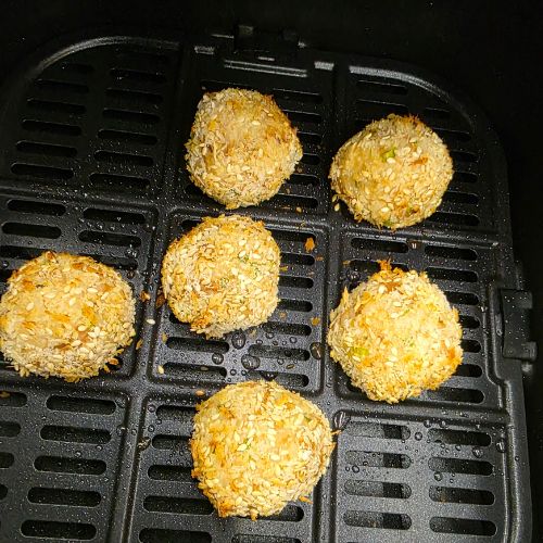 kulki ryżowe z tunczykiem pieczone w airfryer