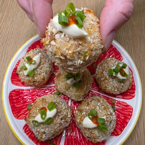 kulki z ryżu z tuńczykiem w panierce z frytkownicy beztłuszczowej