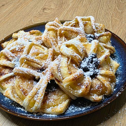 Ciastka z ciasta francuskiego z jabłkiem i dżemem z Air Fryer