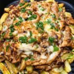 Szarpany kurczak BBQ z frytkami i serem z Air Fryer Szarpany kurczak BBQ z frytkami i serem z Air Fryer