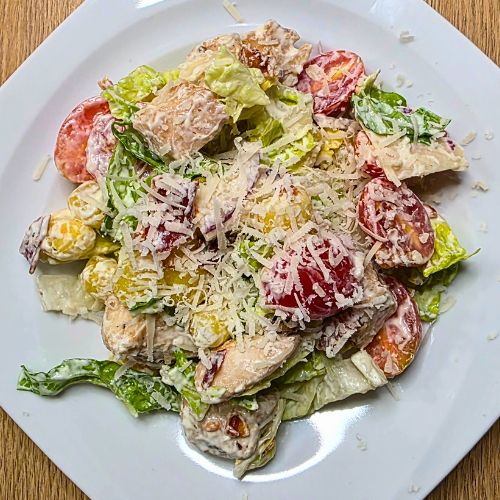 sałatka cezar z kurczakiem i gnocchi z frytkownicy beztłuszczowej