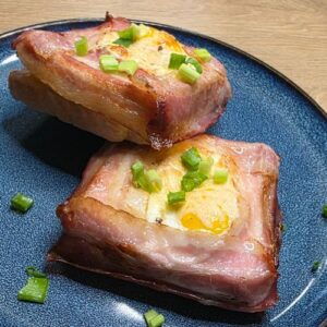 tost z boczkiem i jajkiem z frytkownicy beztłuszczowej