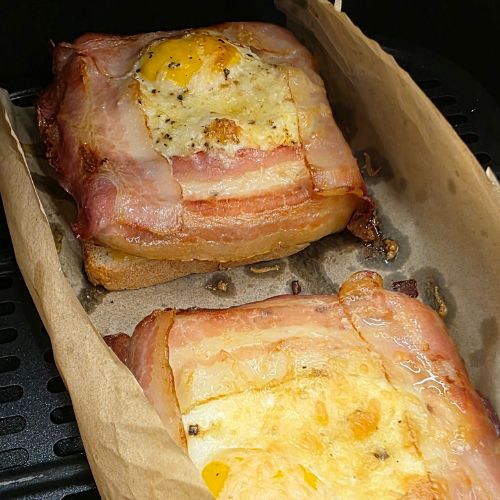 tosty z serem boczkiem i jajkiem z airfryer