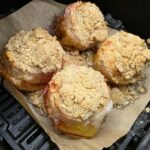 Jabłka z nadzieniem sernikowym i cynamonową kruszonką z Air Fryer Jabłka z nadzieniem sernikowym i cynamonową kruszonką z Air Fryer