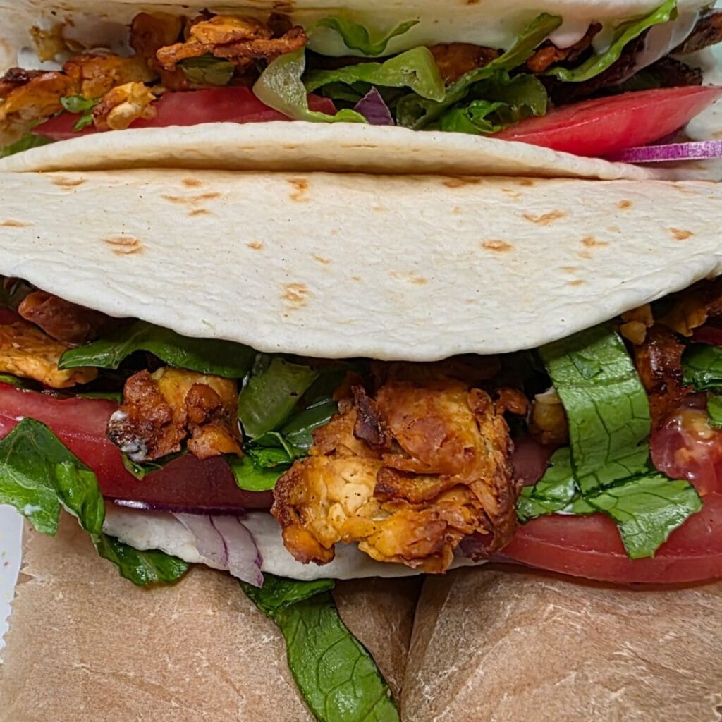 domowy kebab z pieczonym halloumi z frytkownicy beztłuszczowej