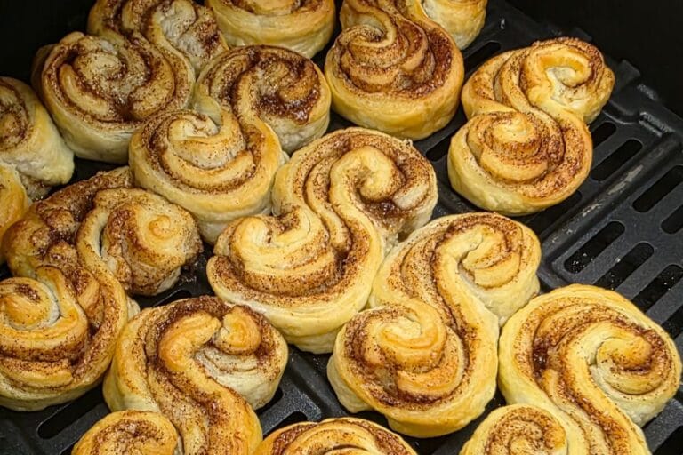 Cynamonowe ślimaczki z ciasta francuskiego z air fryer