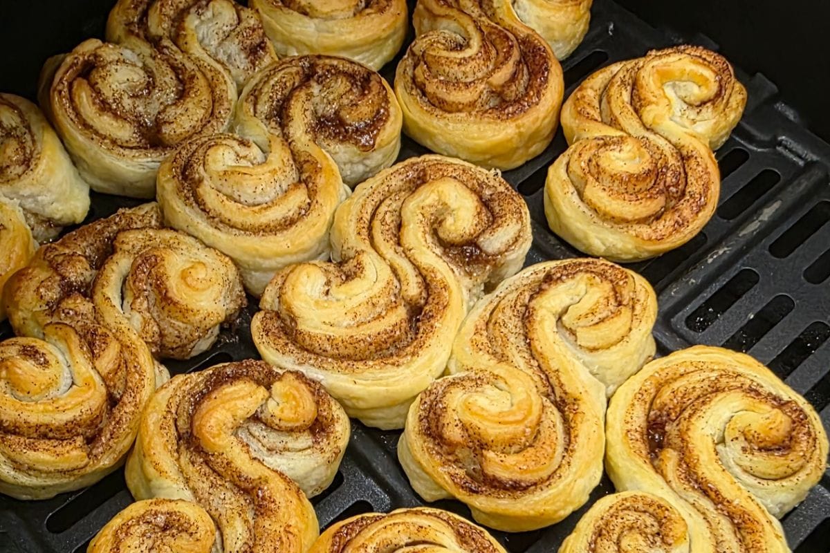 Cynamonowe ślimaczki z ciasta francuskiego z air fryer