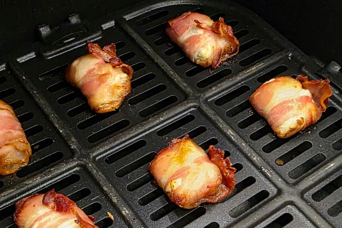 krakersy z serkiem w boczku z air fryer