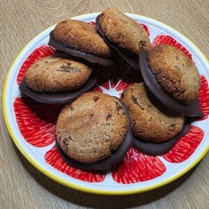 ciasteczka daktylowo-migdałowe z czekoladą z airfryer