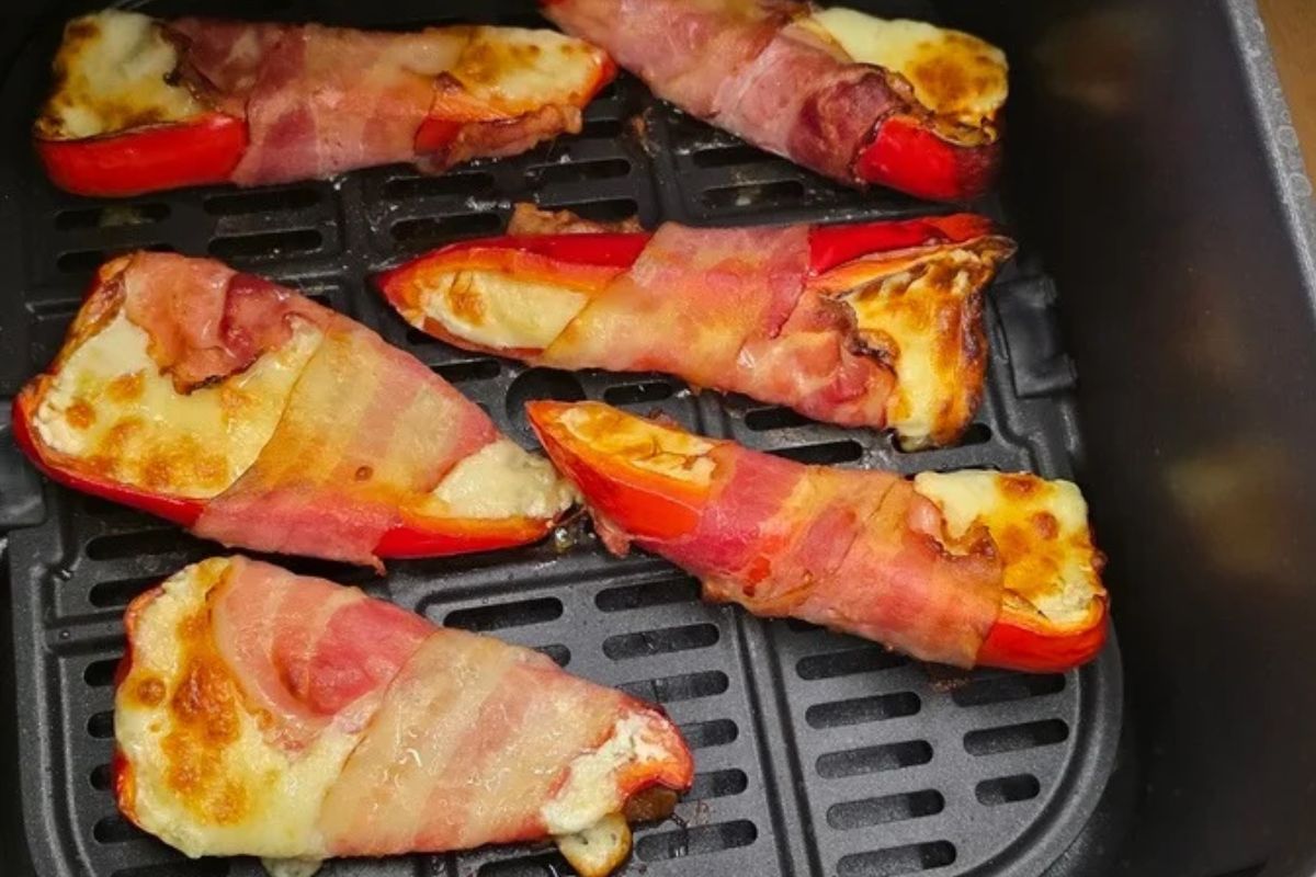 Nadziewana papryka w boczku z Air Fryer